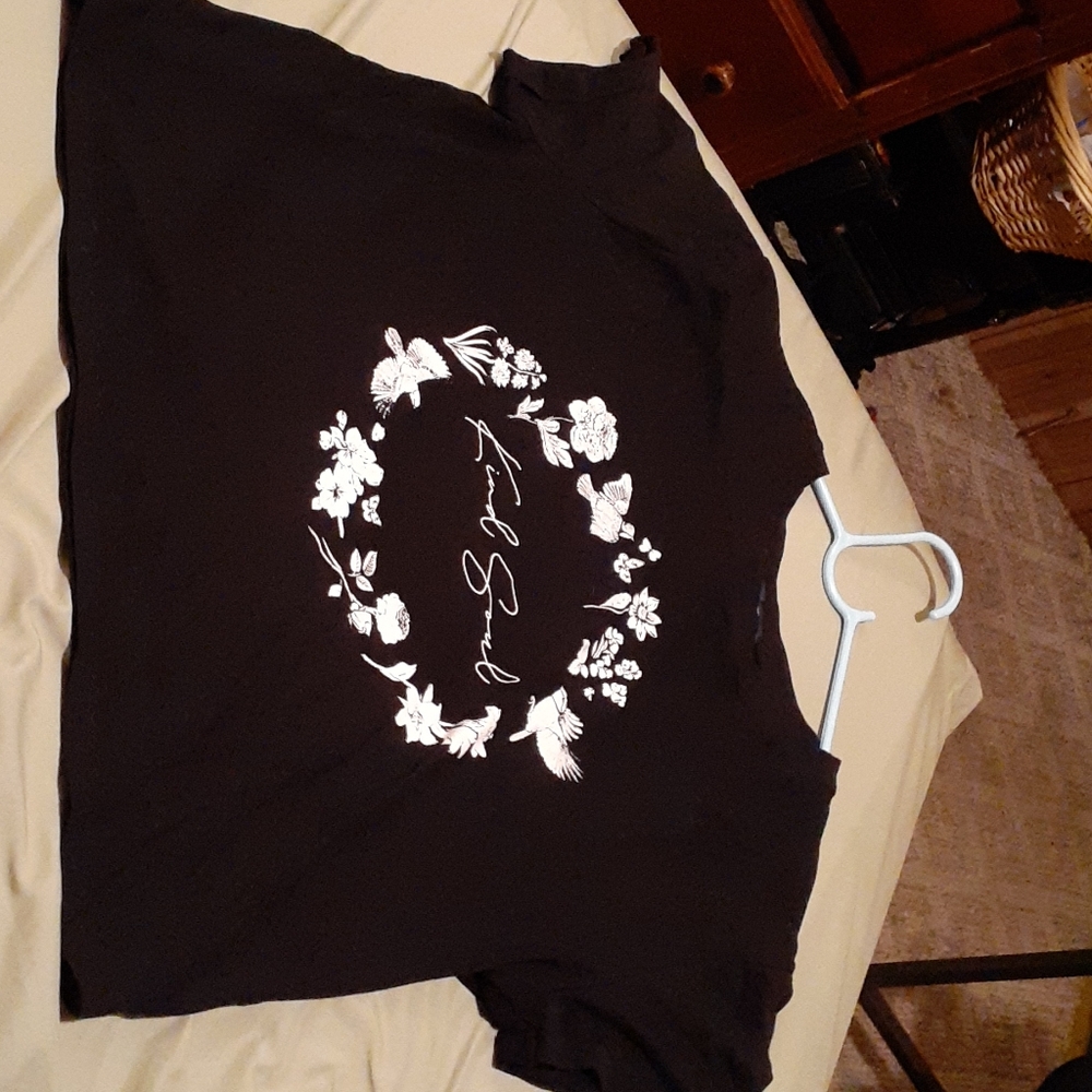 Black "kind soul" mid crop top.